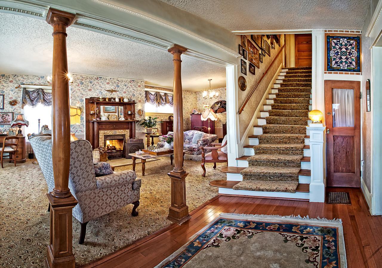 Holden House 1902 Bed & Breakfast Inn Colorado Springs Exterior photo