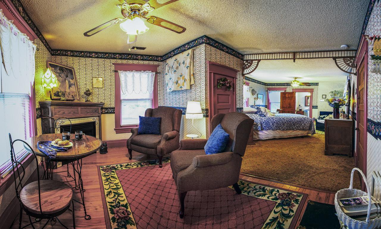 Holden House 1902 Bed & Breakfast Inn Colorado Springs Exterior photo