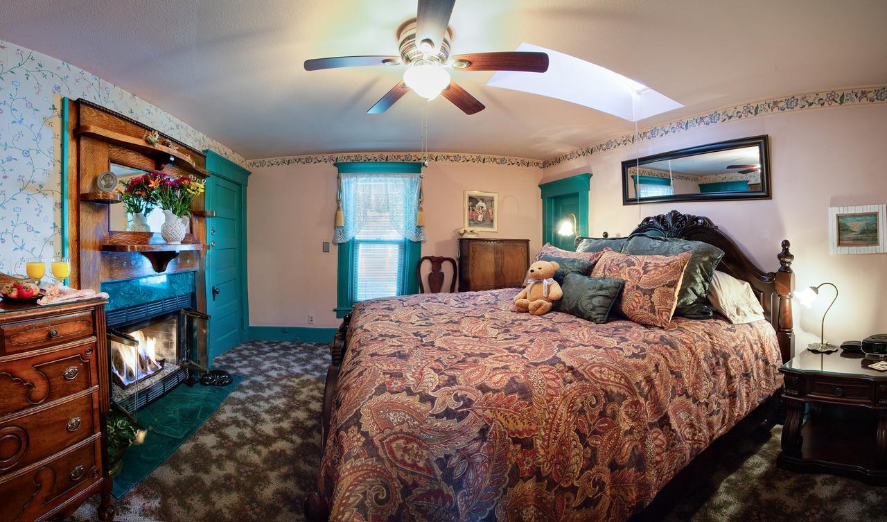 Holden House 1902 Bed & Breakfast Inn Colorado Springs Exterior photo