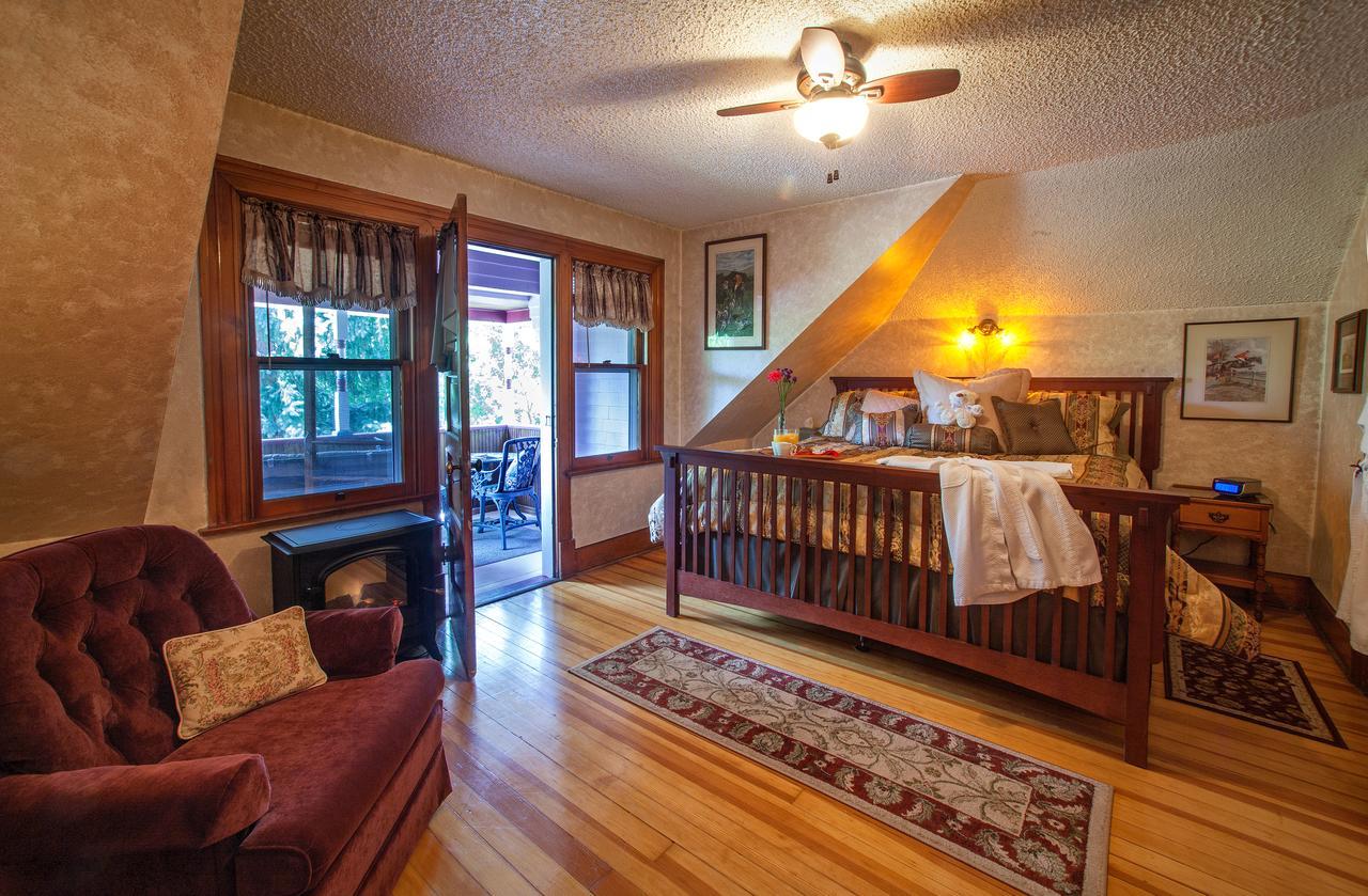 Holden House 1902 Bed & Breakfast Inn Colorado Springs Exterior photo