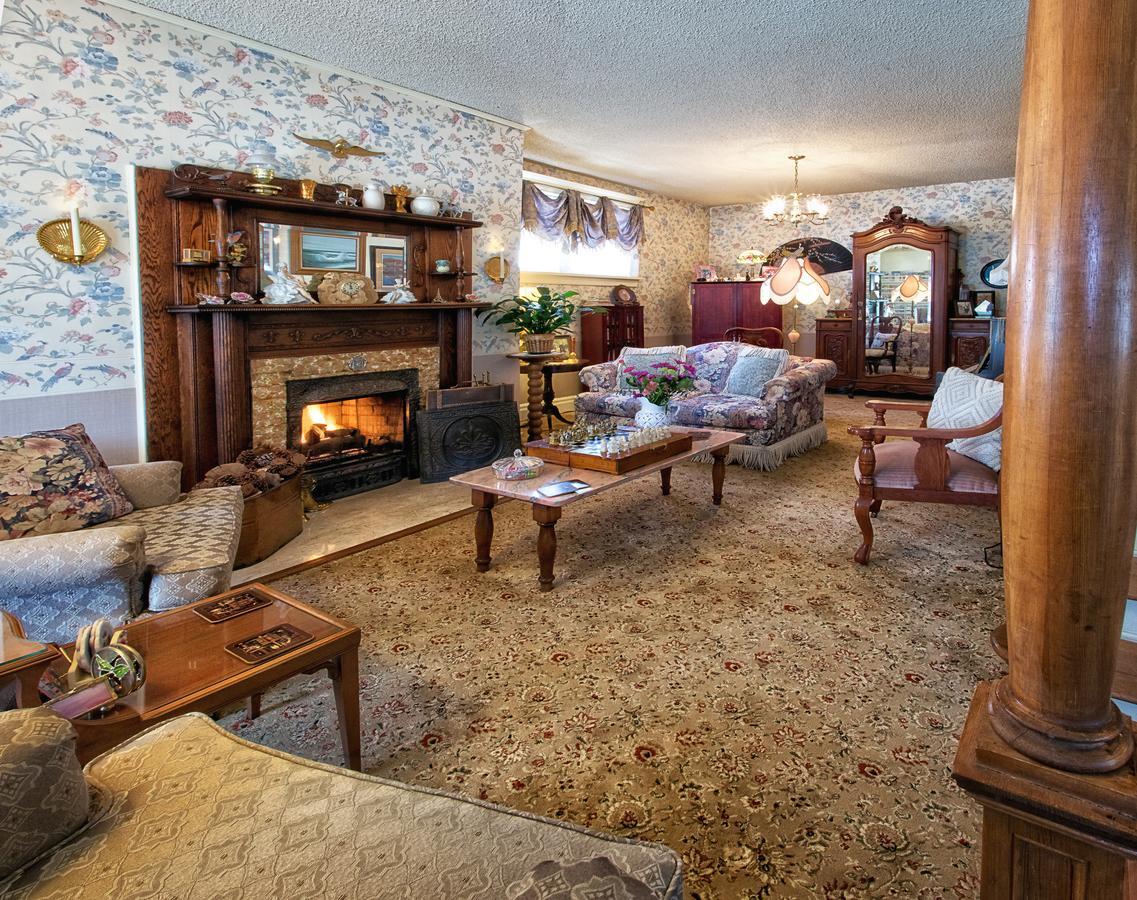Holden House 1902 Bed & Breakfast Inn Colorado Springs Exterior photo