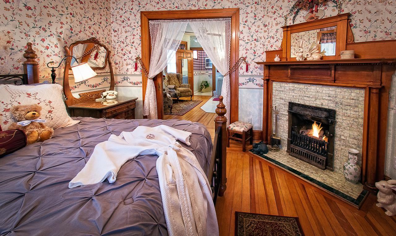 Holden House 1902 Bed & Breakfast Inn Colorado Springs Exterior photo